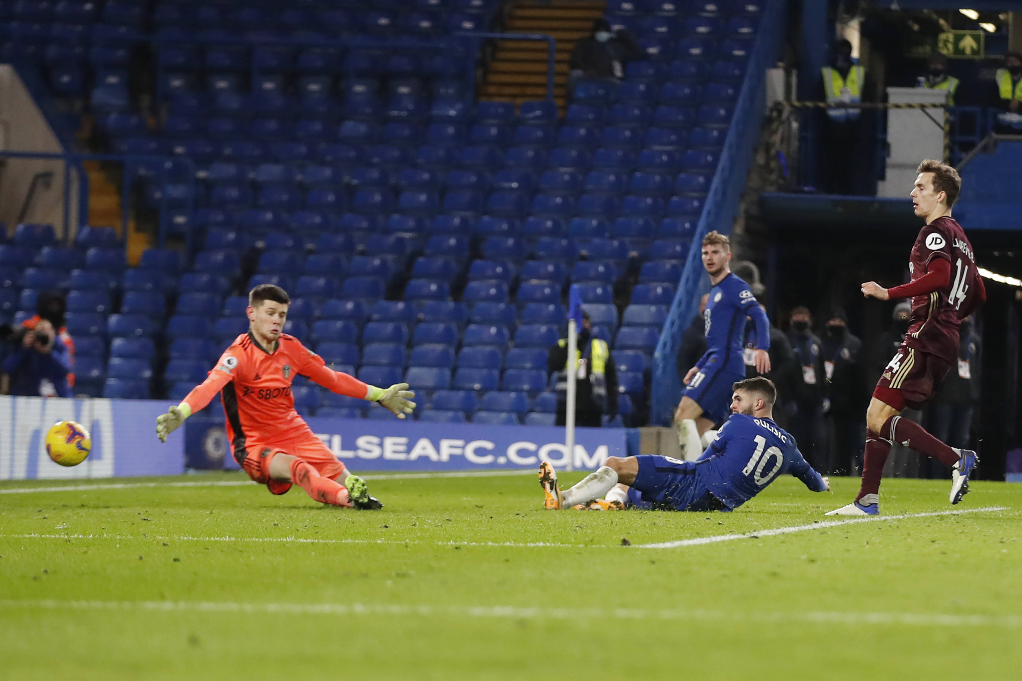 手背驟然出 手背驟然出